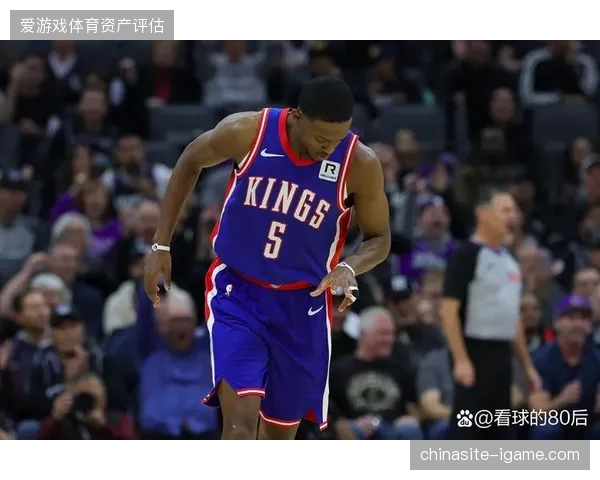 尼克斯利用内线优势掌控篮板球，二次进攻成为击溃马刺防线的关键